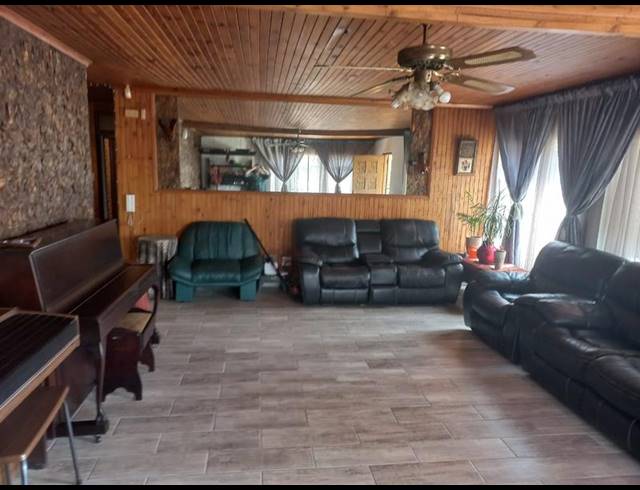 4 BEDROOM HOUSE FOR SALE IN VAN DYK PARK